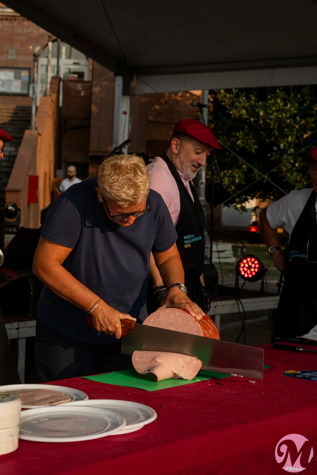 Gara di taglio della mortadella con la coltellina, Mortadella, please 2026 – foto 75